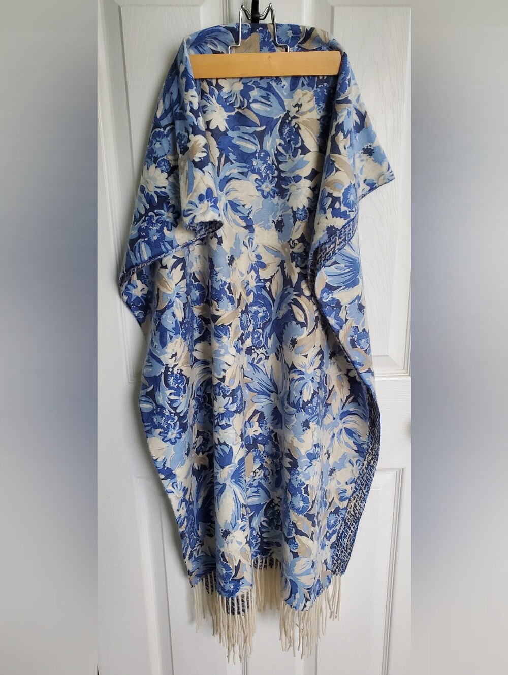 J. McLaughlin 100% Cashmere Reversible Soft Floral Fringed 72" x 27" Wrap